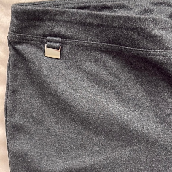 Valerie Stevens Black Capris - Picture 3 of 7